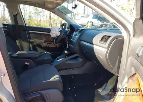 2010 Volkswagen Jetta S z USA, uszkodzony, nr VIN 3VWJX7AJ0AM024259